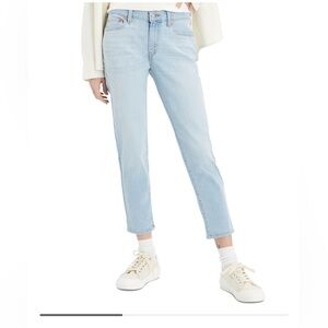 Levi’s Light Wash Denim Boyfriend Jeans Size 33